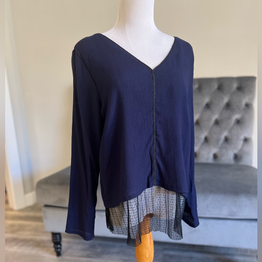 Kilibbi Vintage Lace V-neck Top.